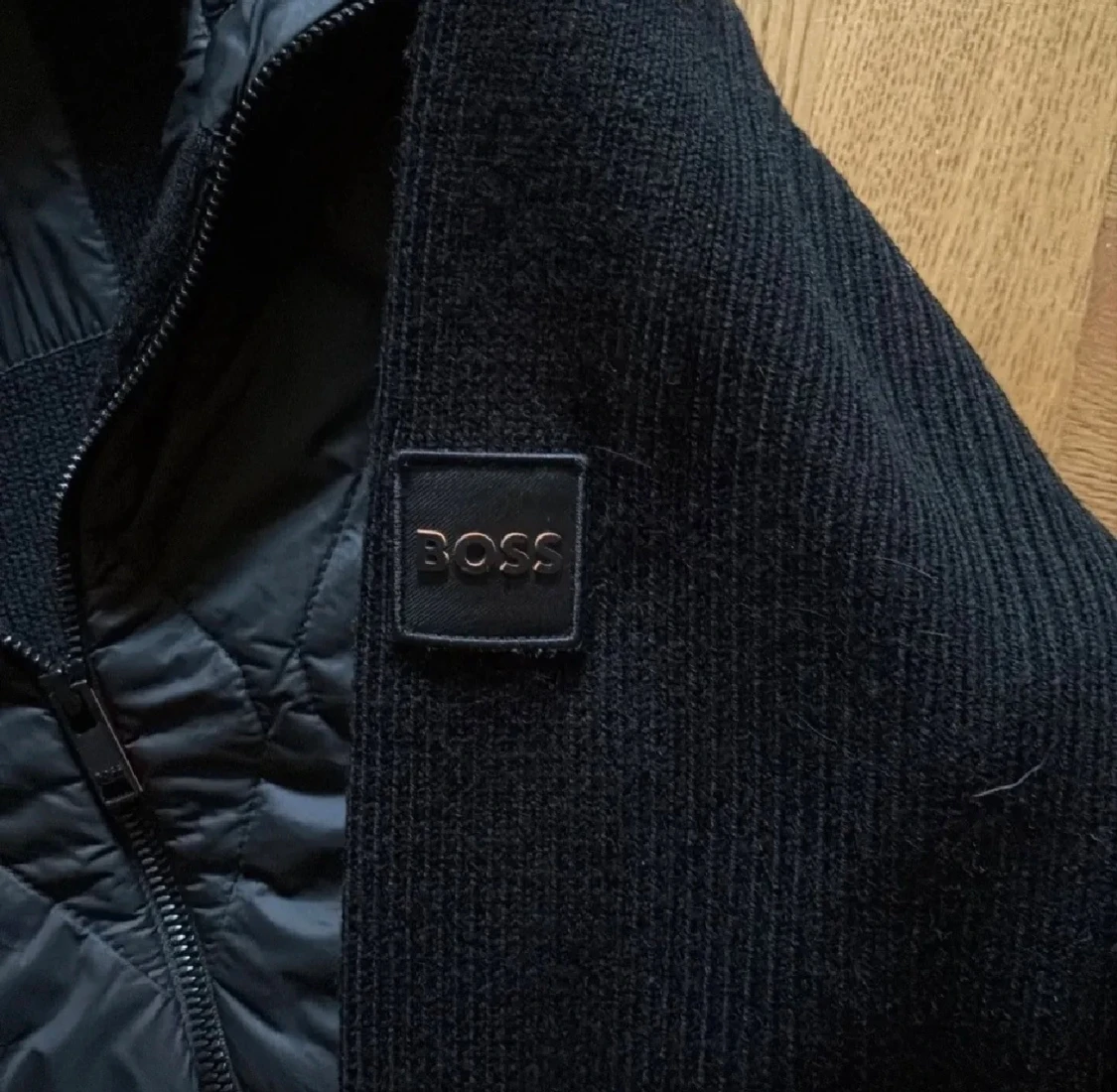 Svart quiltad hoodiejacka från BOSS - 1