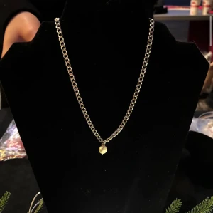 Silver halsband med 1 sötvatten pärla. - Handgjort silver halsband med 1 äkta sötvattens pärla! ❤️