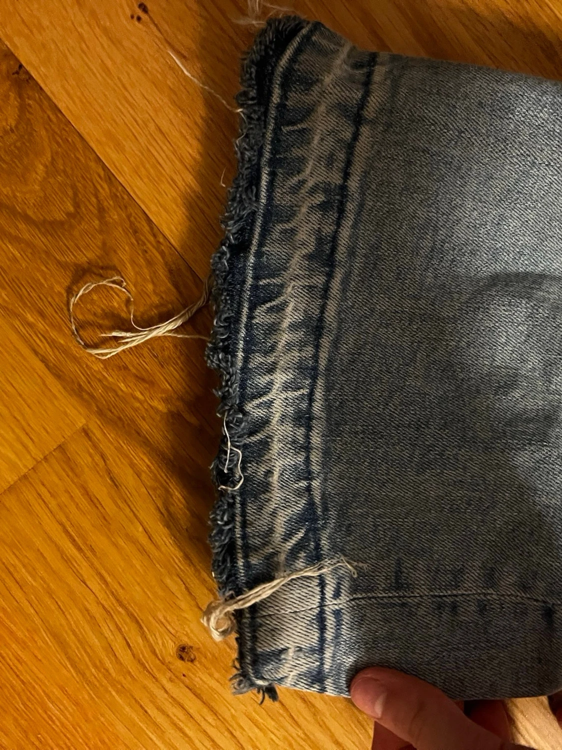 Jeans med hål  - 2