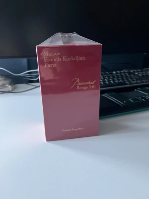 Bacharat Rouge 540 - Tja! Säljer en helt ny  Bacharat Rouge 540 från Maison Francis Kurkdjian i storlek 70ml. Den är helt oöppnad. Priset kan diskuteras ! 