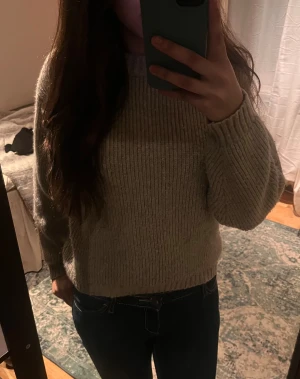 Stickad tröja  - Jätte fin