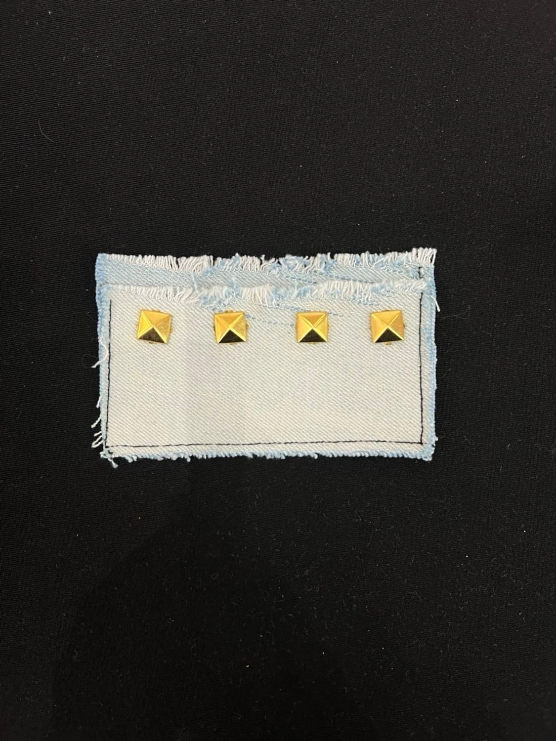 Ljusblå denim plånbok med nitar