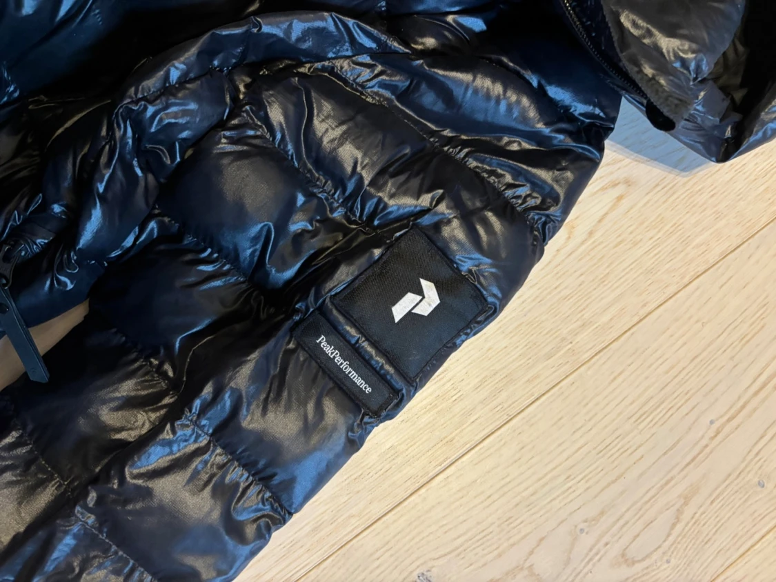 Svart dunjacka Peak Performance - 3