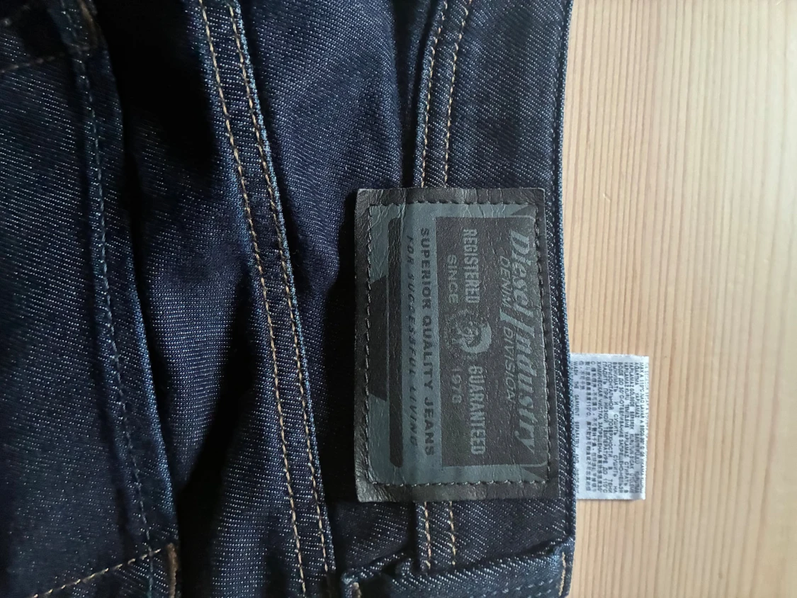 Mörkblå Diesel Larkee-Beex jeans W32 L32 - 2