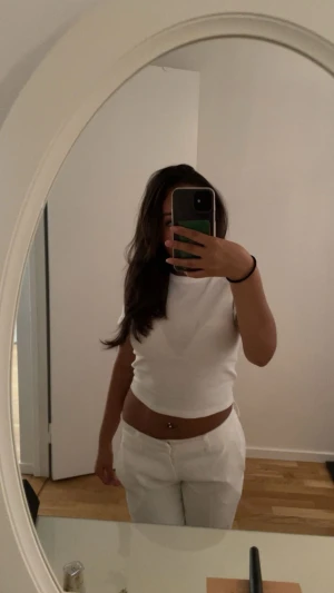 Vit T-shirt  - Säljer en fräsch vit T-shirt 🩷