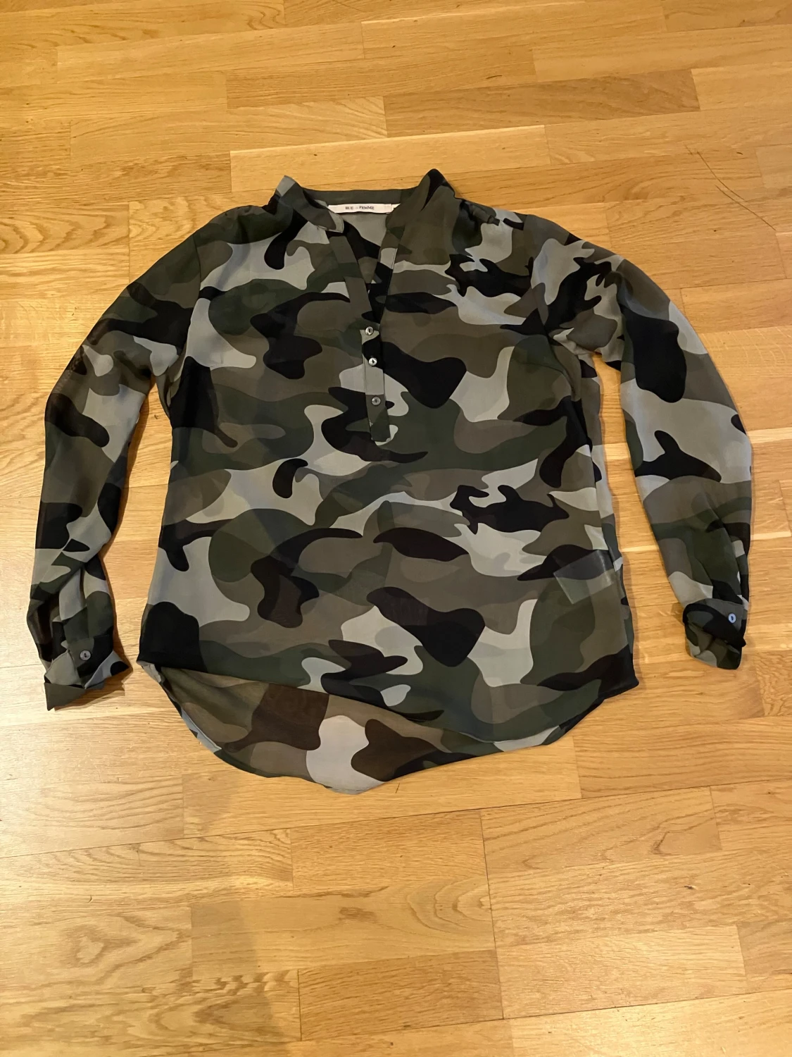 Camouflage skjorta i mesh