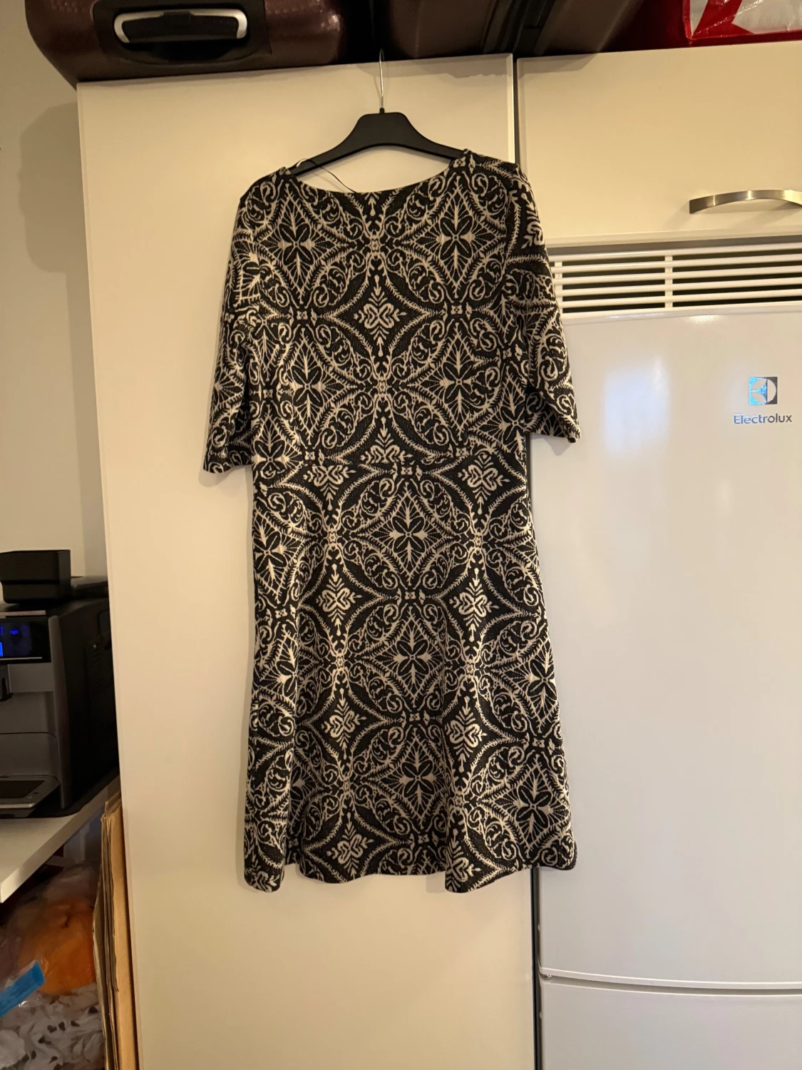 Svart och beige mönstrad klänning Cream - 4