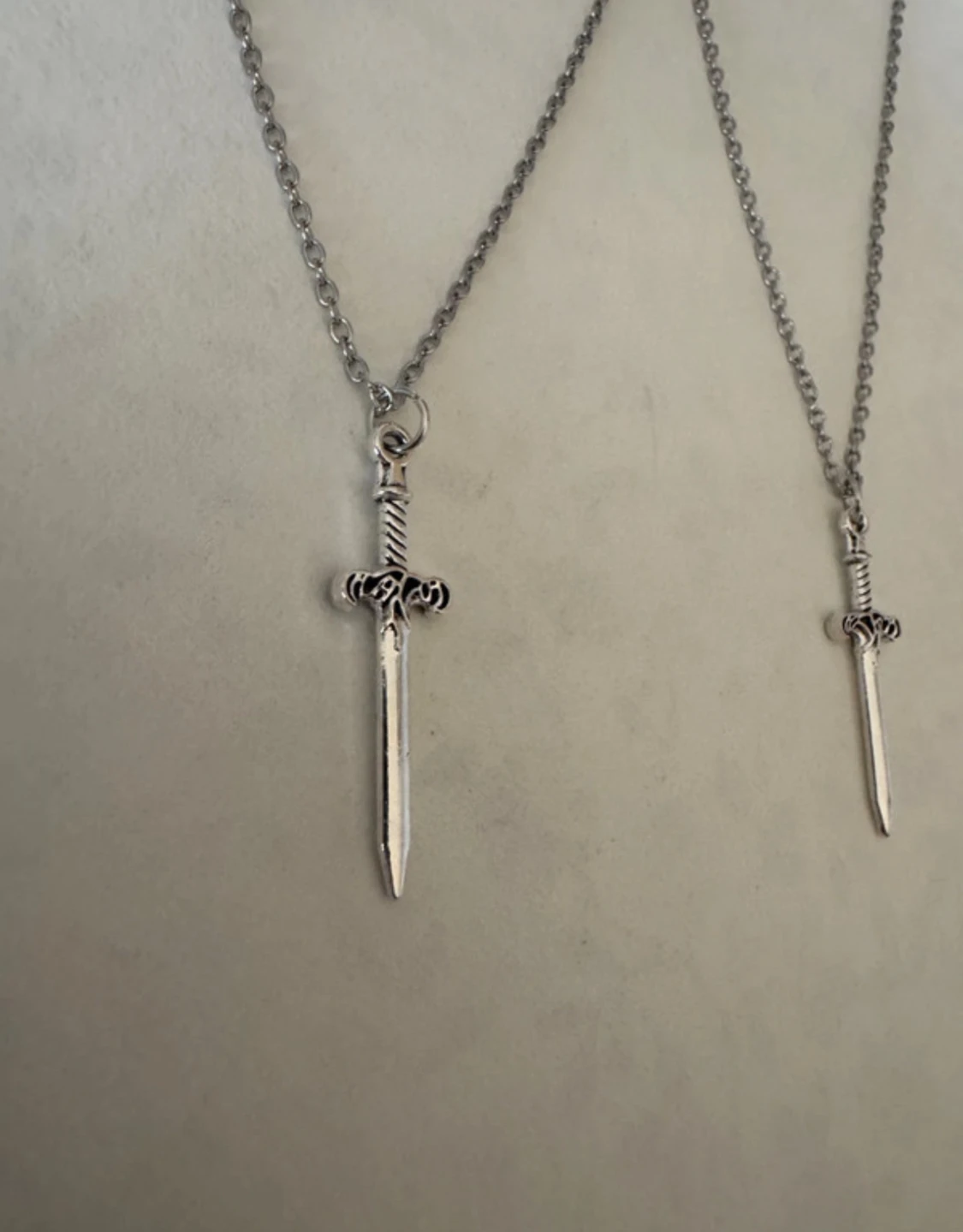 Silverhalsband x2 mindre svärd - 1