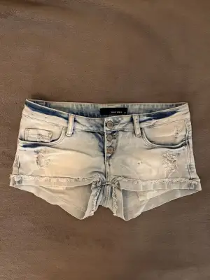 Snygga ljusblå jeansshorts🩵Midjemått: 36 cm