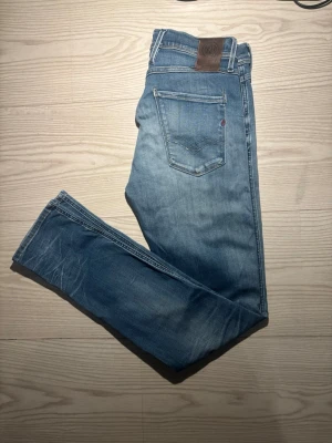 Replay jeans - Riktigt feta Replay anbass hyperflex | Skick: 9/10 | Nypris: 1399 kr | Storlek: W30 L32 | Inga defekter 🙌| Hör av er vid minsta fundering 🙌