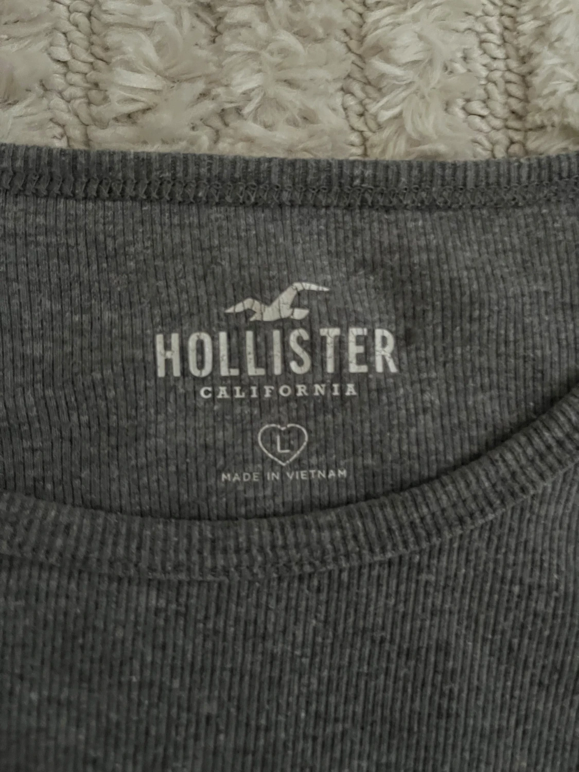 Grå långärmad tröja med spets från Hollister - 3