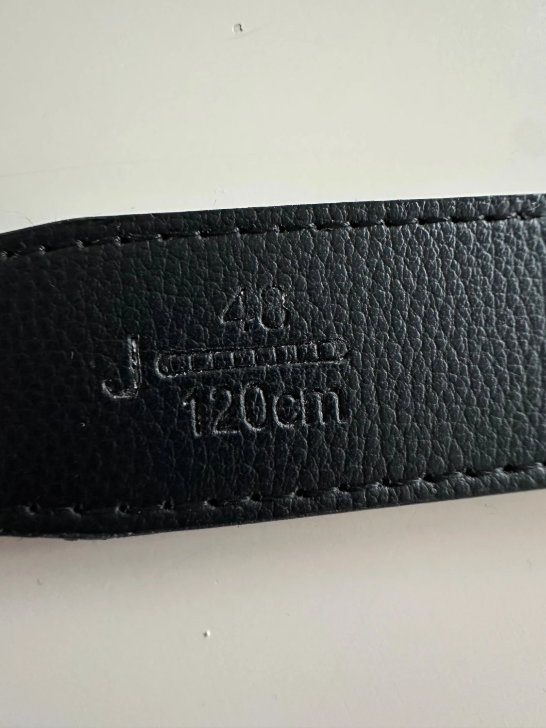 Svart och vit skinnbälte med H-spänne - 2