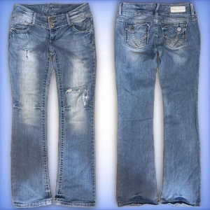 Bootcut Arya jeans - Ett par snygga bootvit Arya jeans i ett fint skick! Innerbenslängd: 77cm💙 midjemått tvärs över: 37💙