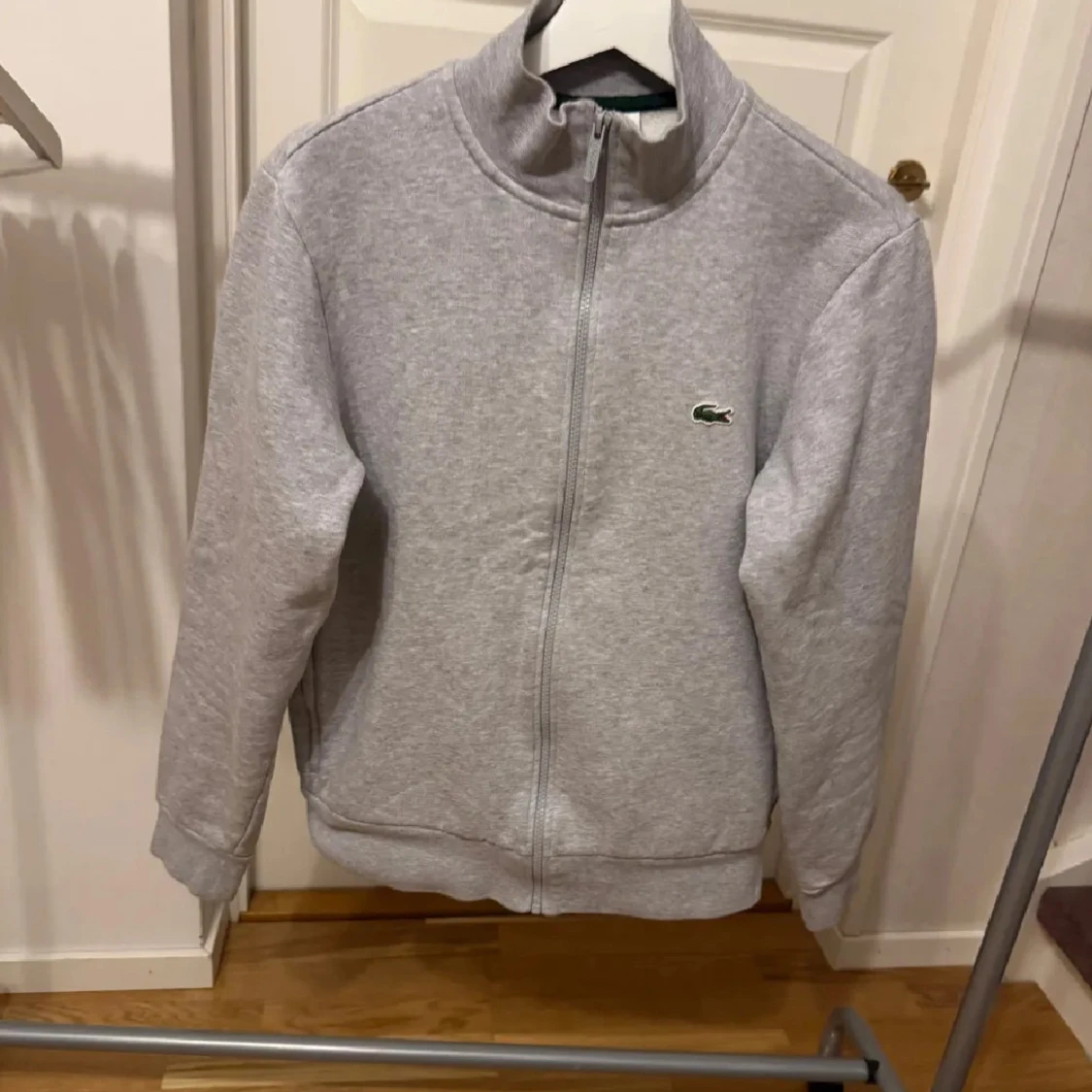 Grå ziptröja från Lacoste