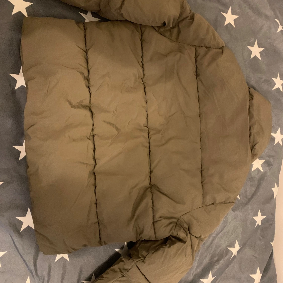 Olivgrön pufferjacka från H&M - 2