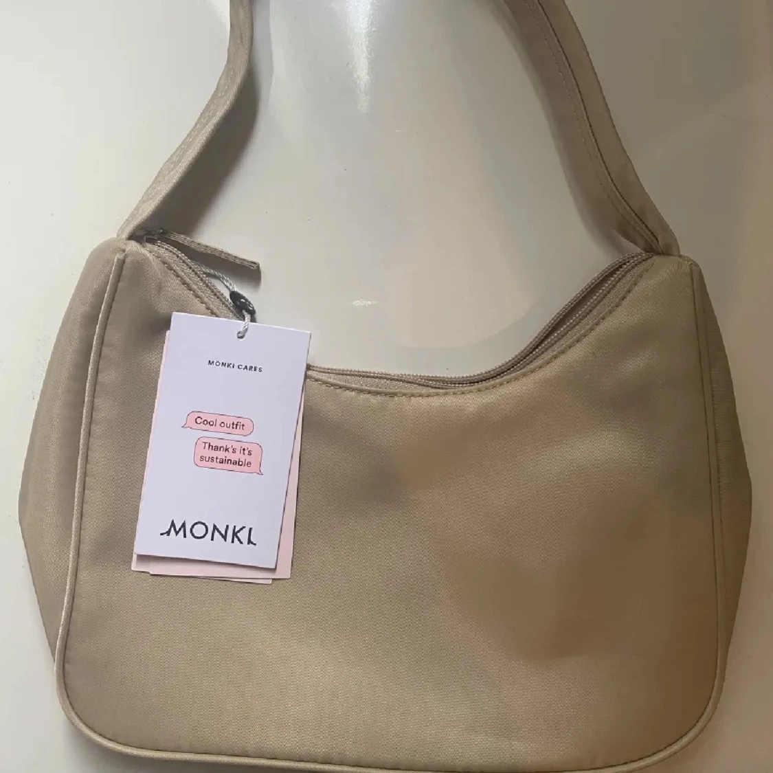 Beige axelväska från Monki
