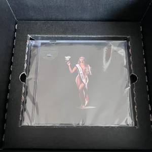 Beyoncé - Cowboy Carter Limited edition CD - Helt ny inplastad limited edition CD av Beyoncé - COWBOY CARTER. Oöppnad 