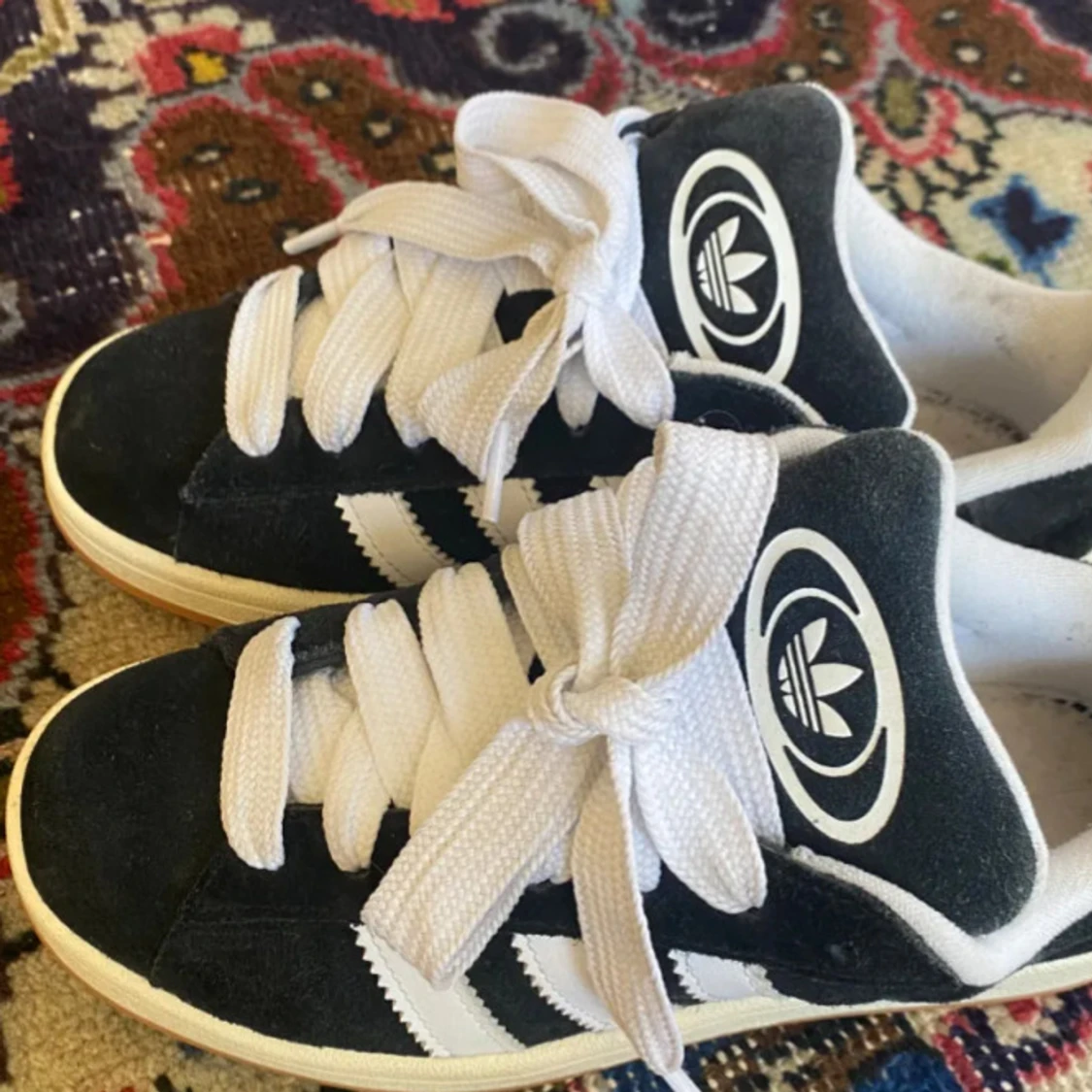 Adidas svartvita sneakers strl 38 - 1