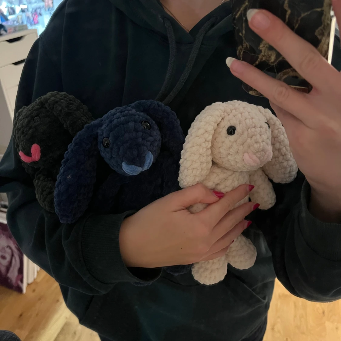 Virkad mörkblå kanin - 2