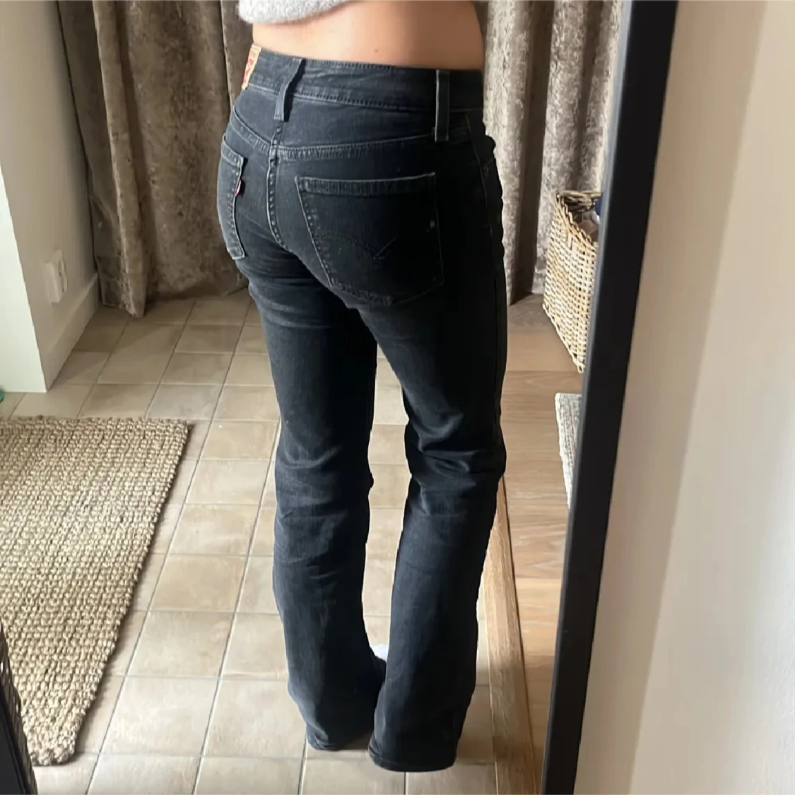 Svarta bootcut jeans från Levi's - 1
