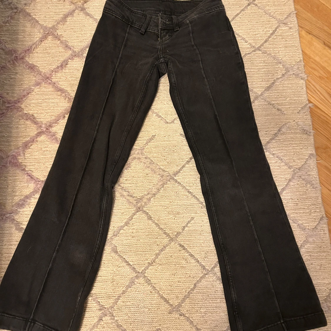 Svarta bootcut jeans - 1