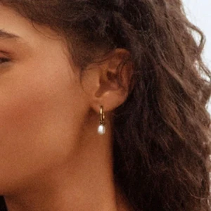 Edblad Perla Guld Hoops - Helt nya, original pris är 349 men mitt är 315kr