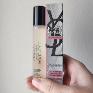 Yves Saint Laurent Black Opium Floral Shock - Yves Saint Laurent Black Opium Floral Shock. 33ml bottle. New!