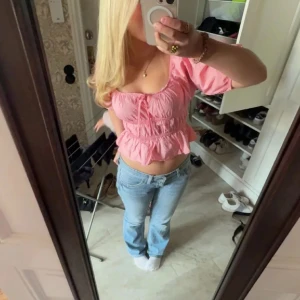 Rosa volangblus  - fin festblus från hm💗 säljer då den inte kommer till användning längre 