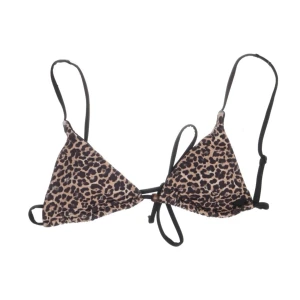 leopardmönstrad bikinitopp - bikintopp i storlek s från pull&bear. använd ”köp nu”. 5/10-2025