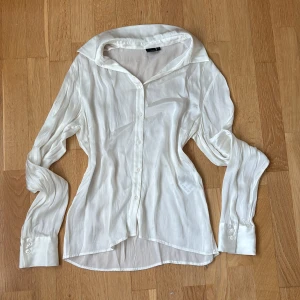 Silkes-skjorta S - Superfin och mjuk skjorta i silke, köpt runt 2010 så finns inte att köpa i butik längre!! 