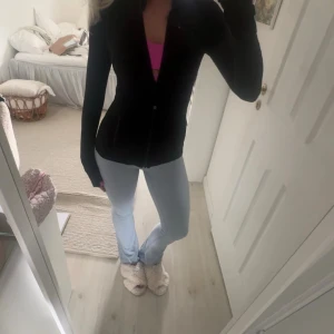 Himmelsblå yogapanpts  - Säljer ett par så fina himmelsblå yogapants då de tyvärr inte kommit till användning🩷🩷 helt nyskick!!