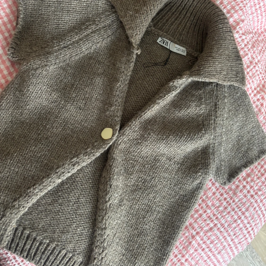 Beige stickad kofta från Zara