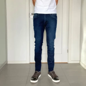 Replay Anbass jeans  - Säljer nu dessa Replay Anbass jeans, W31 o L30, skriv för fler bilder/frågor🙌🏼