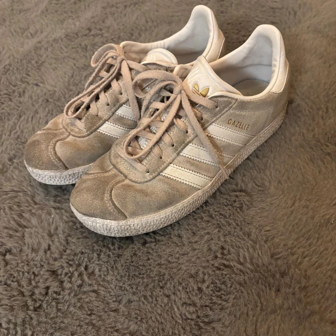 Beige Adidas Gazelle sneakers mocka - 1