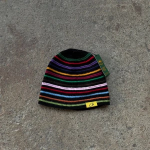 Corteiz mössa  - Snygg stickad mössa från Cortiez helt nytt skick, priset går att diskuteras vid snabb affär. Dm för fler bilder!