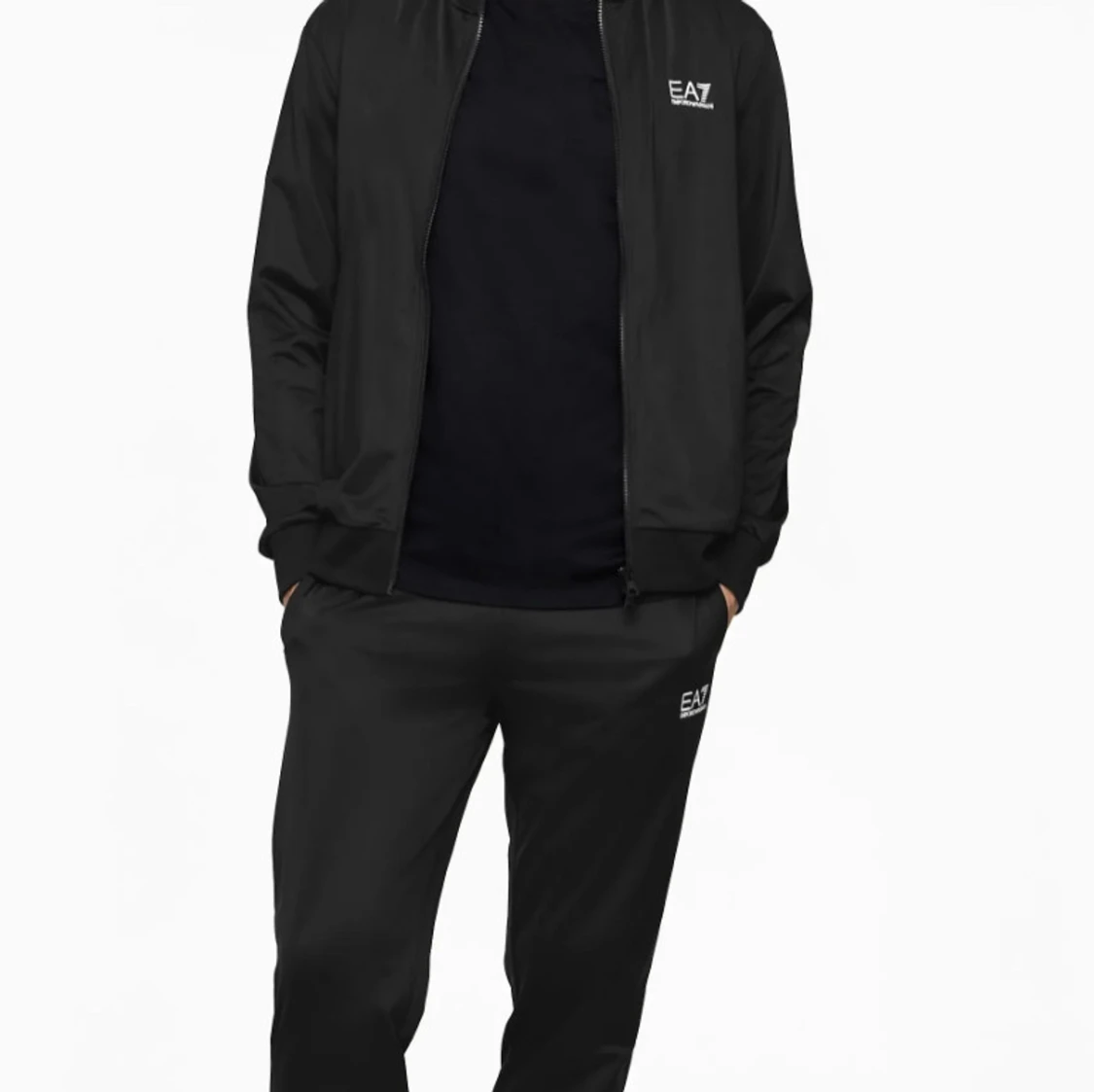 Svart tracksuit från EA7 Emporio Armani - 1