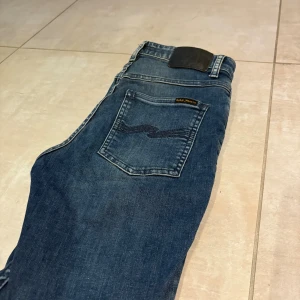 Nudie jeans - Säljer ett par populära nudie jeans i storlek W28 L28. Skriv om ni har några funderingar.
