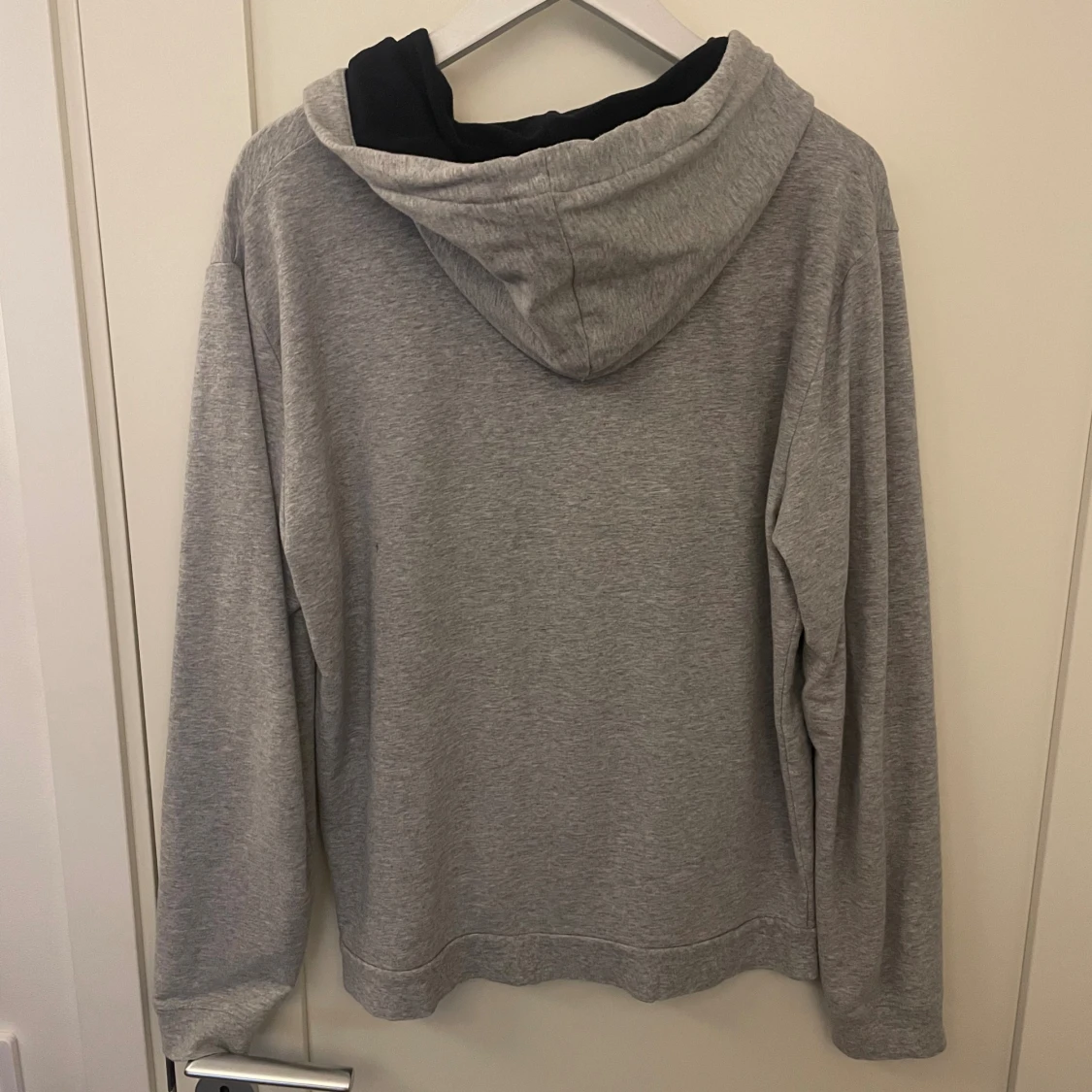 Grå hoodie från Lacoste med dragkedja - 3