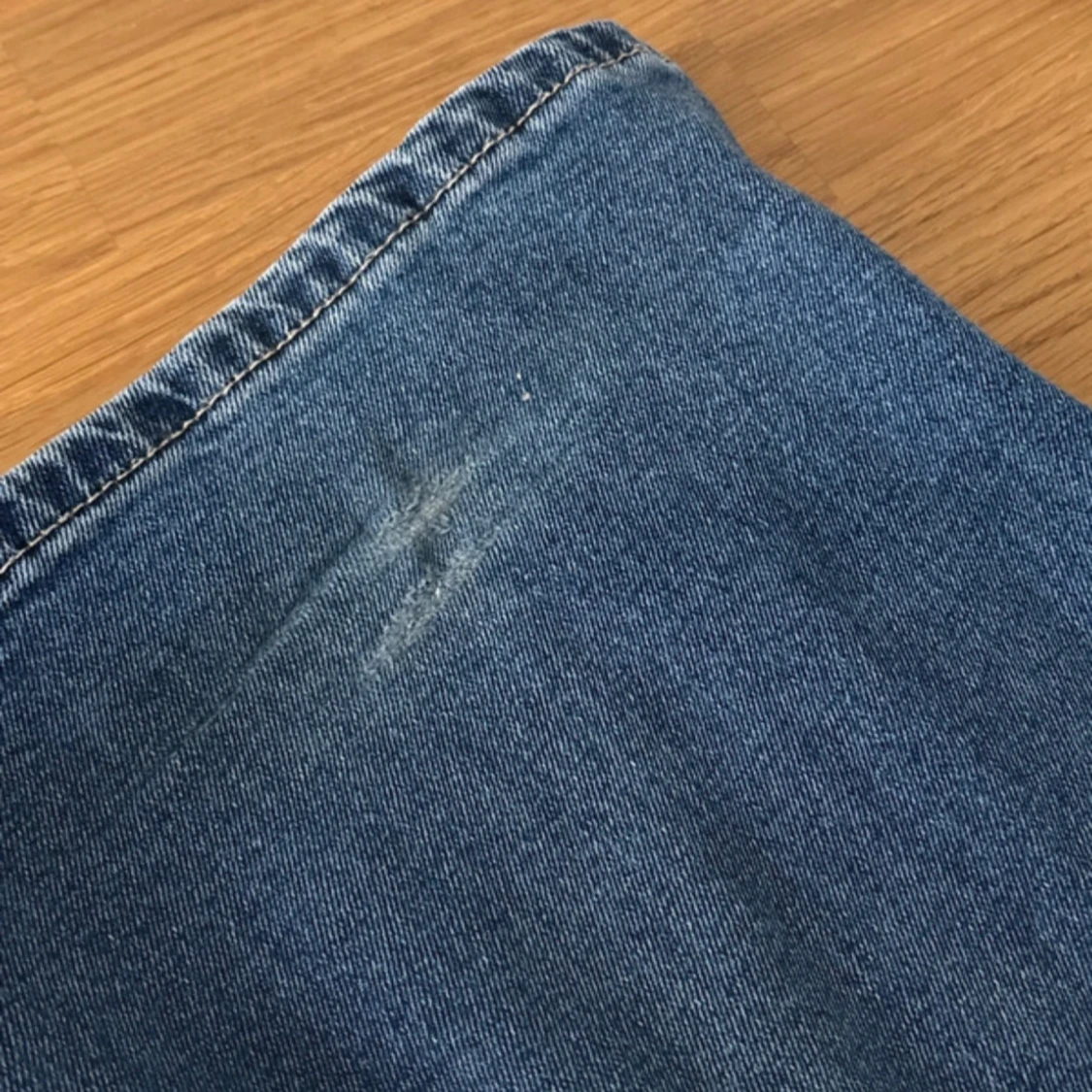 Blå bootcut jeans från Divided, stl 34 - 4