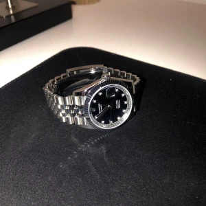 Sugess klocka - Snygg klocka från märket Sugess, köpt för 3000 nyligen. Modellen heter Sugess S447 YS