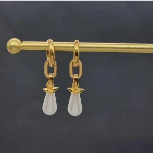 Handgjorda örhängen  - Rostfritt stål.  Längd-4cm 