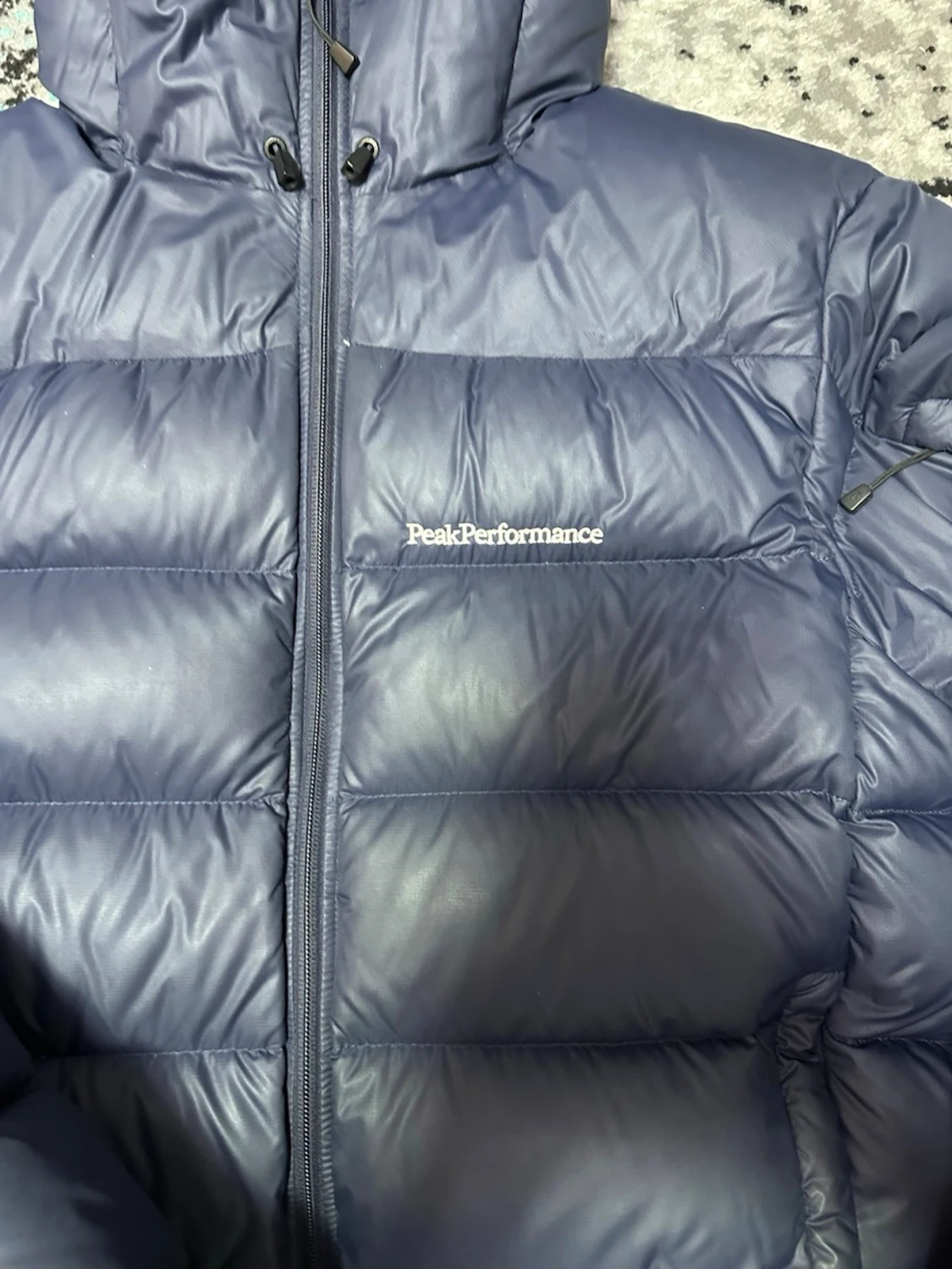 Mörkblå Peak Performance dunjacka - 1