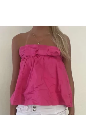 Rosa topp med rosett - Snygg rosa topp med rosett, som tyvärr är förliten för mig