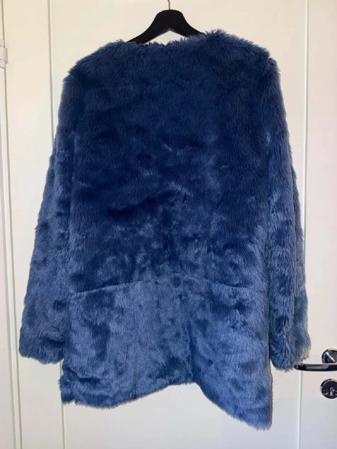 Blå pälsjacka från For Love & Lemons - 1