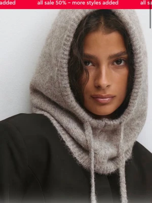 Ljusbrun balaclava  - Slutsåld balaclava ifrån Gina tricot, använd endast en gång 