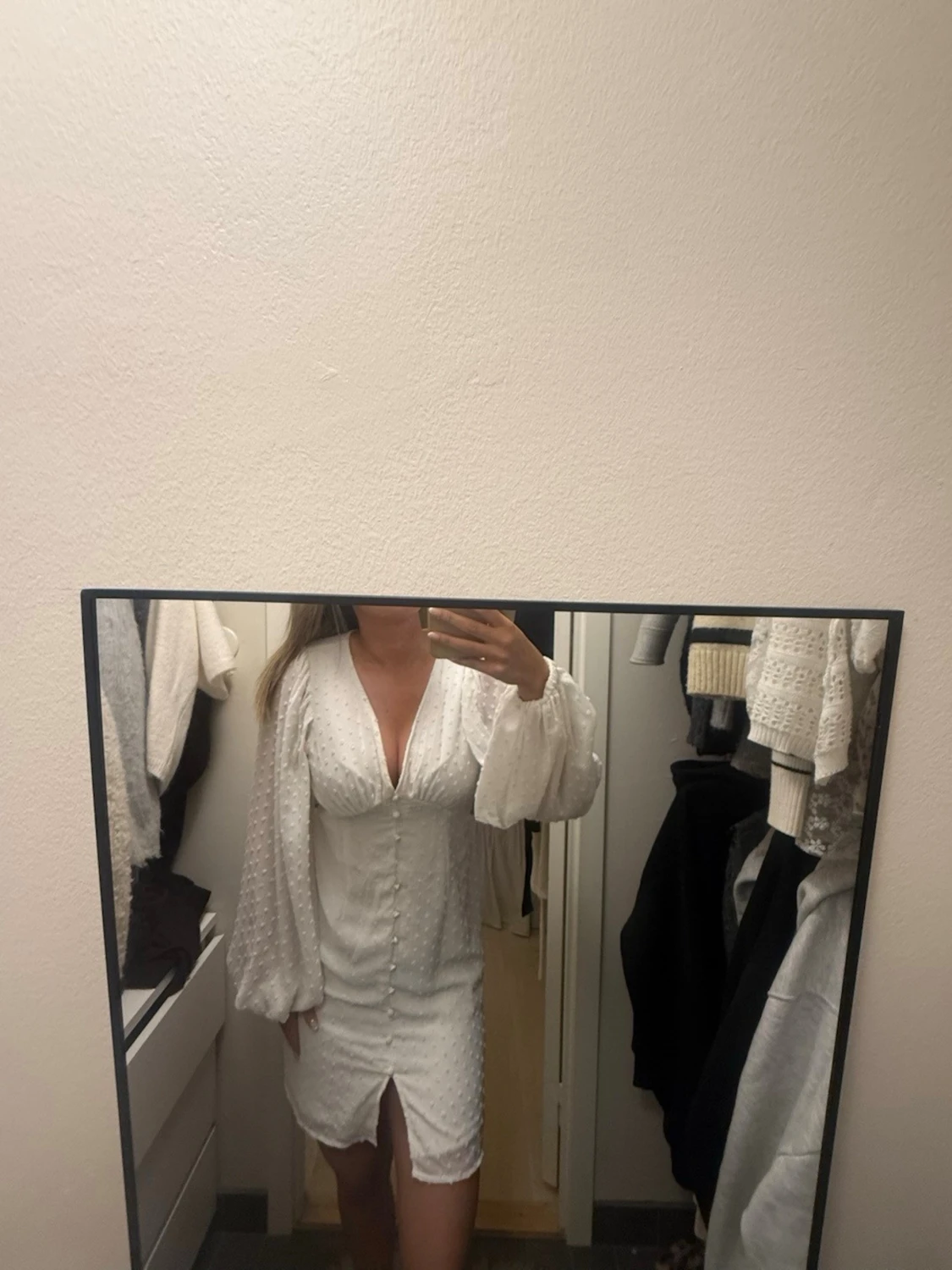 Vit kortklänning med puffärmar