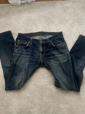Mörkblå jeans från Nudie Jeans - Waist 29 L 32