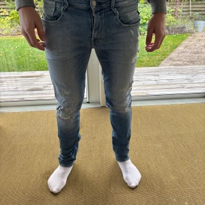 Replays och G-star - Säljer Replay jeans, förslå ett pris, de sista gråa byxorna följer med på köpet. 