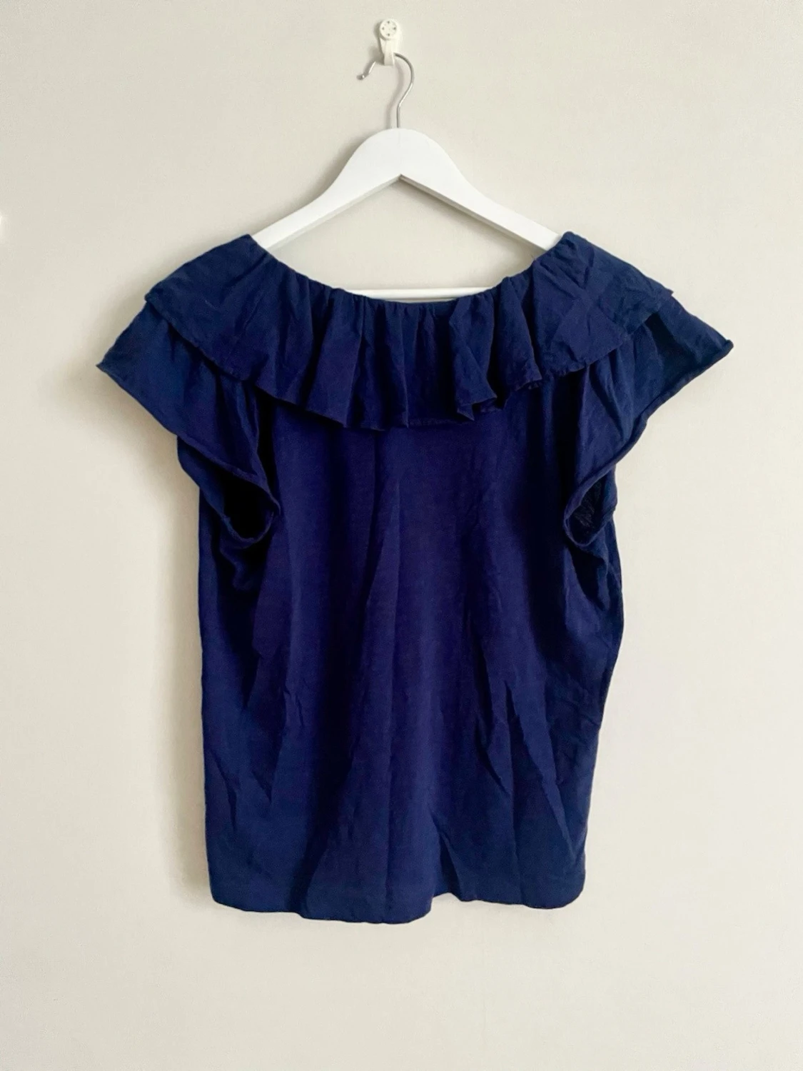 Mörkblå blus med volang från Odd Molly - 2