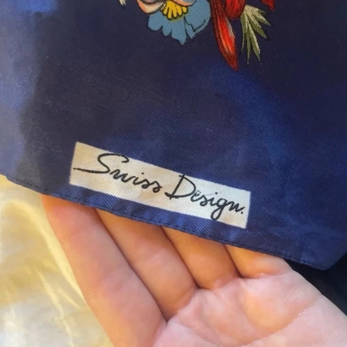 Blommig blå scarf från Swiss Design - 1